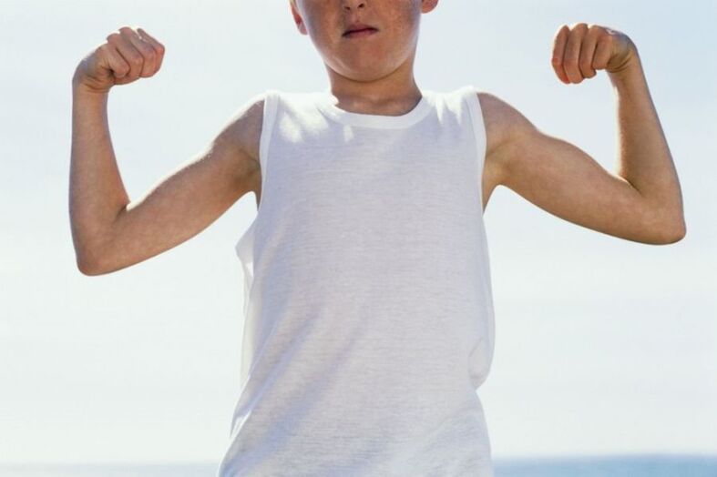 14 yaşında güçlü genç ve penis büyütme